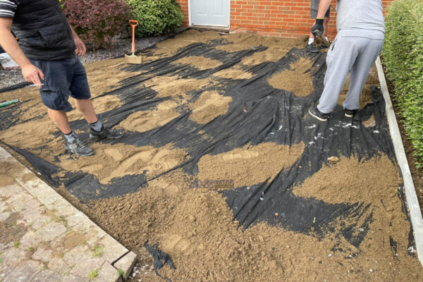 Brindle Block Paved Driveway With Charcoal Edging In Ashford Kent 3.jpeg