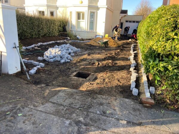 Gravel Driveway With Cobbled Apron In Tunbridge Wells 3.jpeg