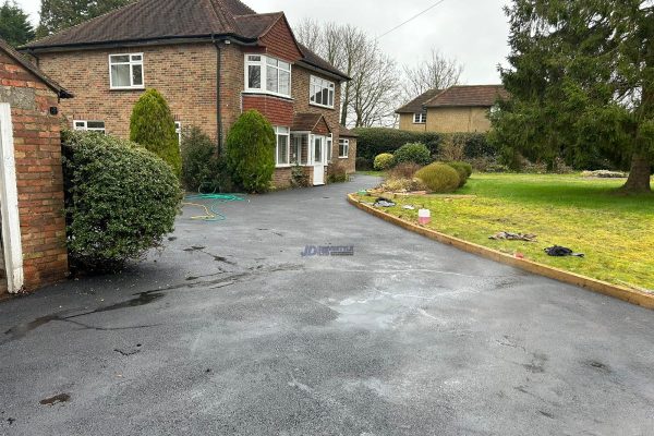 Asphalt driveway resurfacing in Newbarn