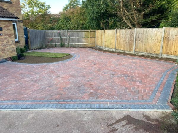 Brindle paved driveway in Acrise Place