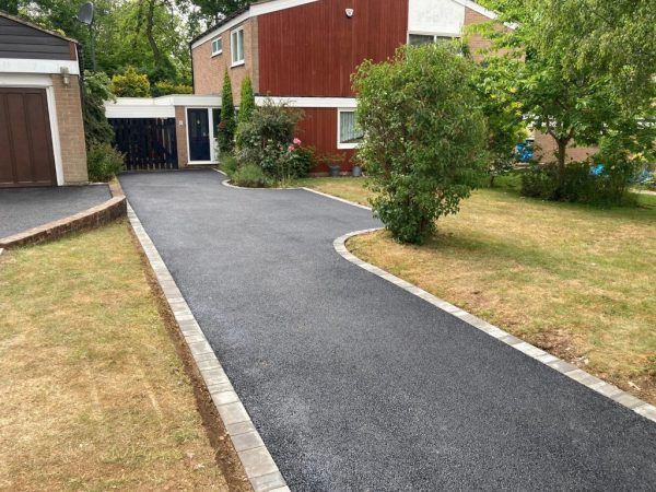 Tarmac with natural grey paving border in Acrise